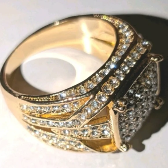 Elegant Gold Colored Men's Ring